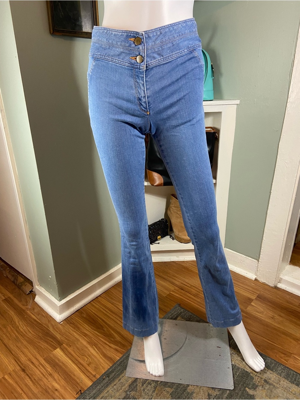 FLAWS Veronica Beard Two-Button Mid-Rise Light Blue Flare Jeans size 0 [CH]